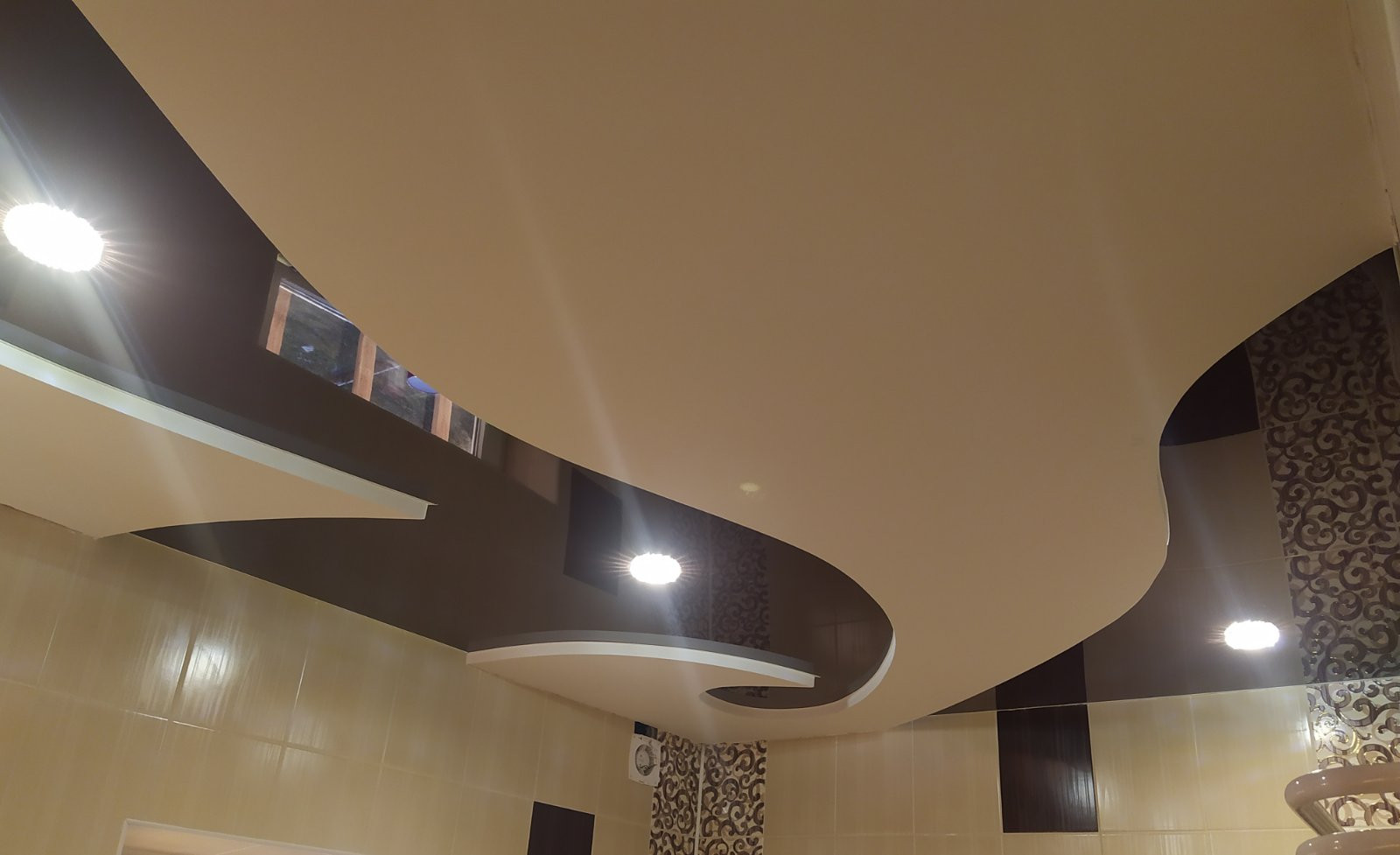 2 натяжні стелі